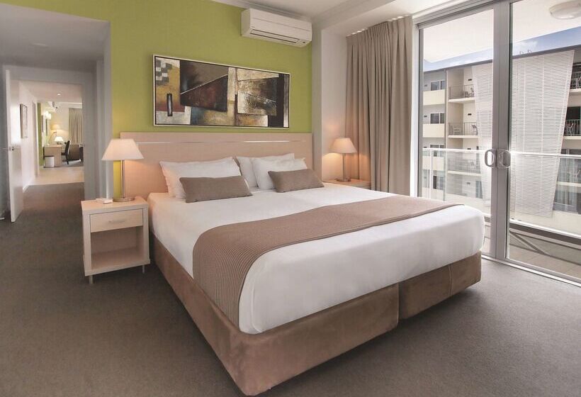 هتل Oaks Townsville Gateway Suites
