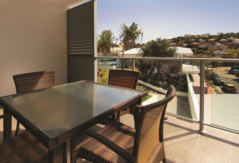هتل Oaks Townsville Gateway Suites
