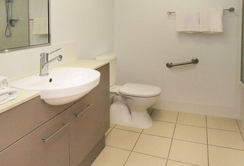 هتل Oaks Townsville Gateway Suites