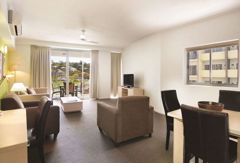 هتل Oaks Townsville Gateway Suites