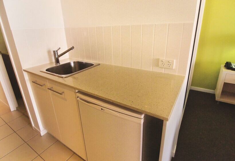 هتل Oaks Townsville Gateway Suites