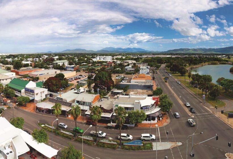 هتل Oaks Townsville Gateway Suites