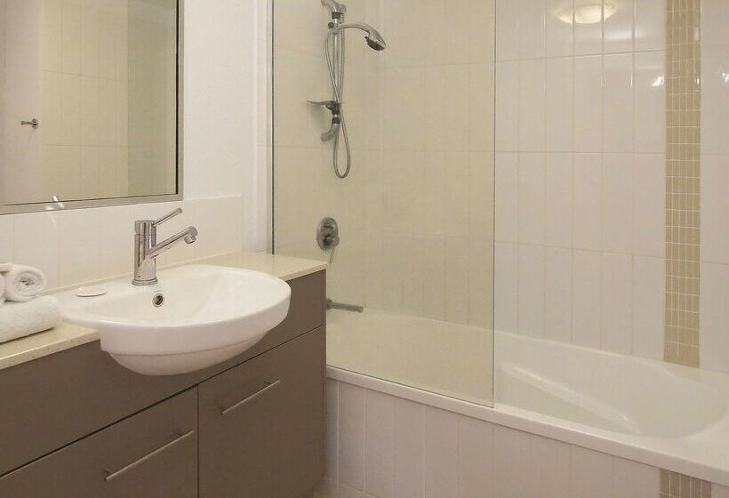 هتل Oaks Townsville Gateway Suites