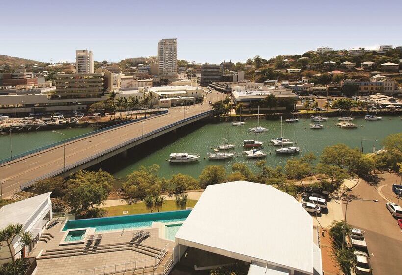 هتل Oaks Townsville Gateway Suites