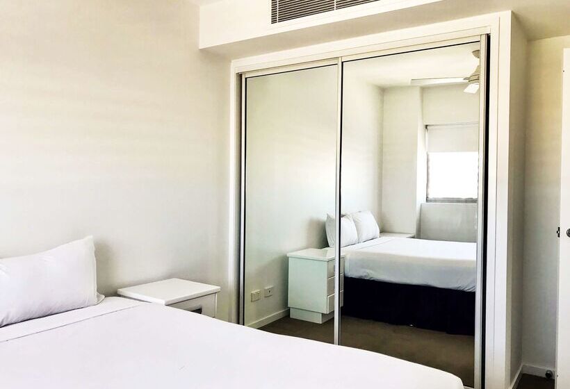 هتل Oaks Townsville Gateway Suites