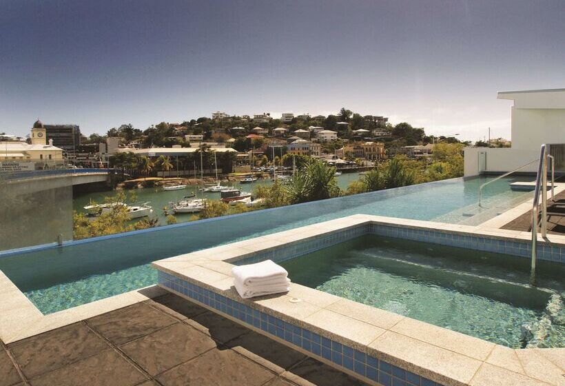هتل Oaks Townsville Gateway Suites