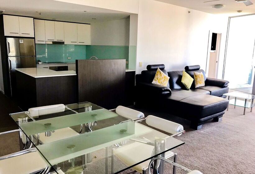 هتل Oaks Townsville Gateway Suites