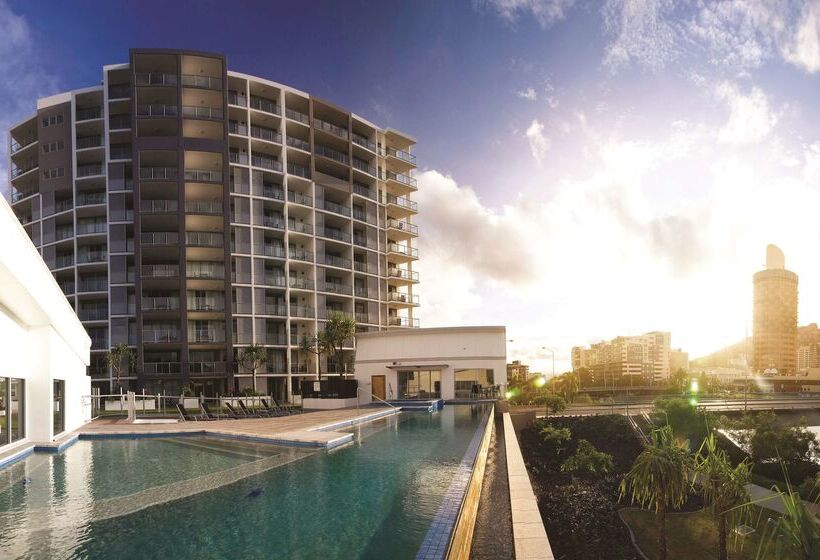 هتل Oaks Townsville Gateway Suites