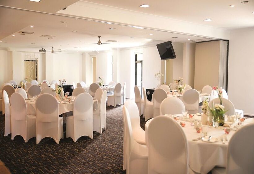هتل Oaks Townsville Metropole