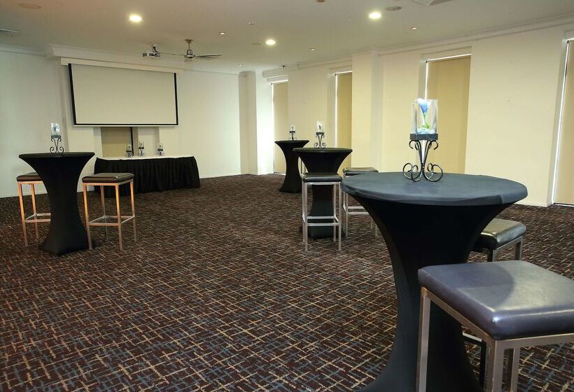 هتل Oaks Townsville Metropole