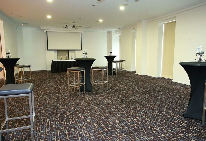 هتل Oaks Townsville Metropole