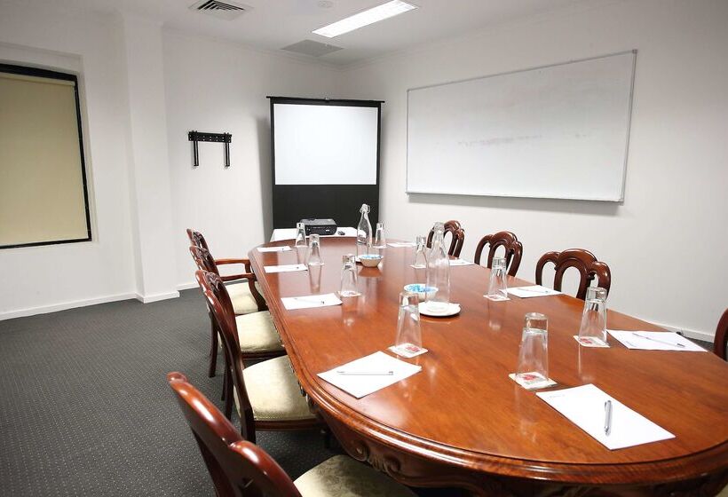 هتل Oaks Townsville Metropole