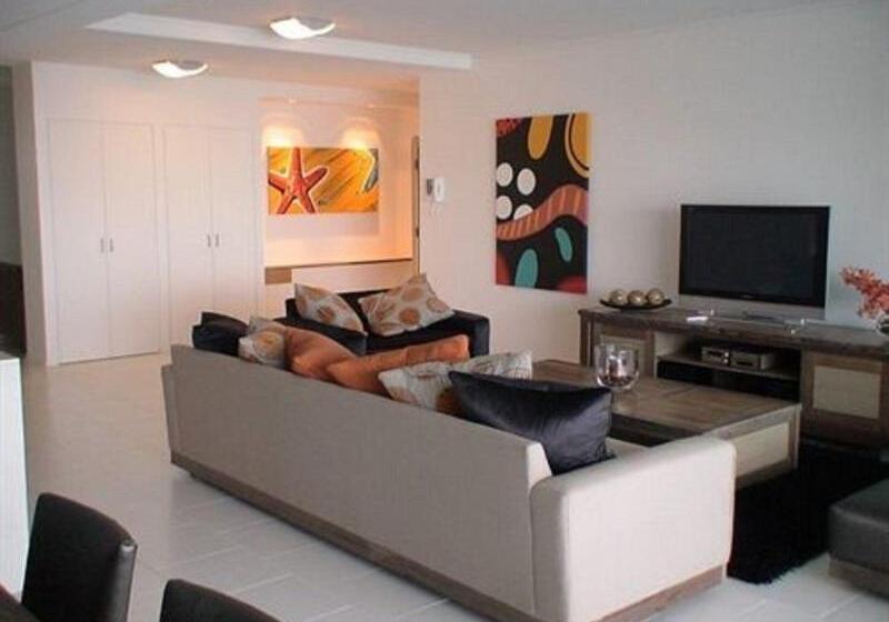 هتل Peninsula Airlie Beach