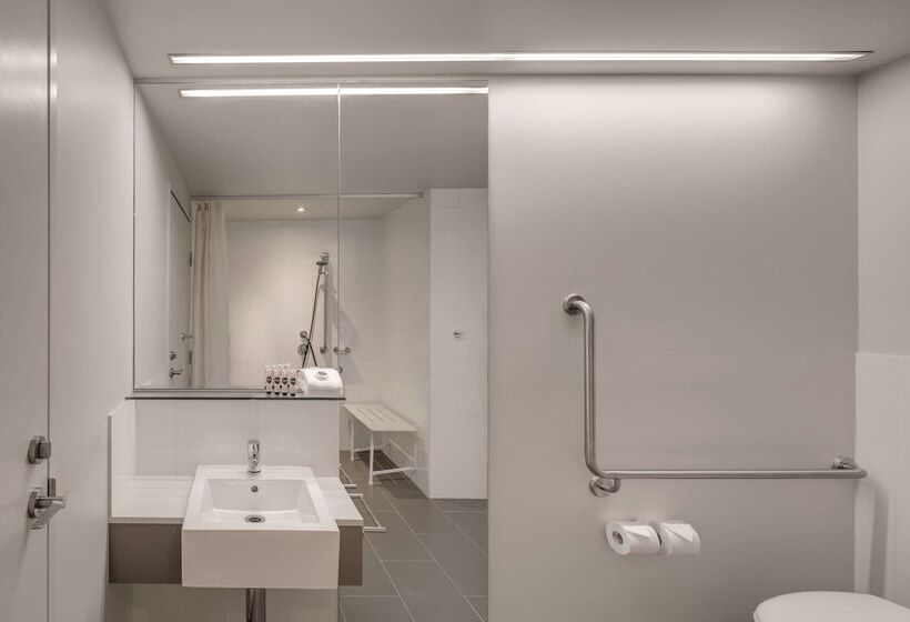 Travelodge Hotel Melbourne Docklands