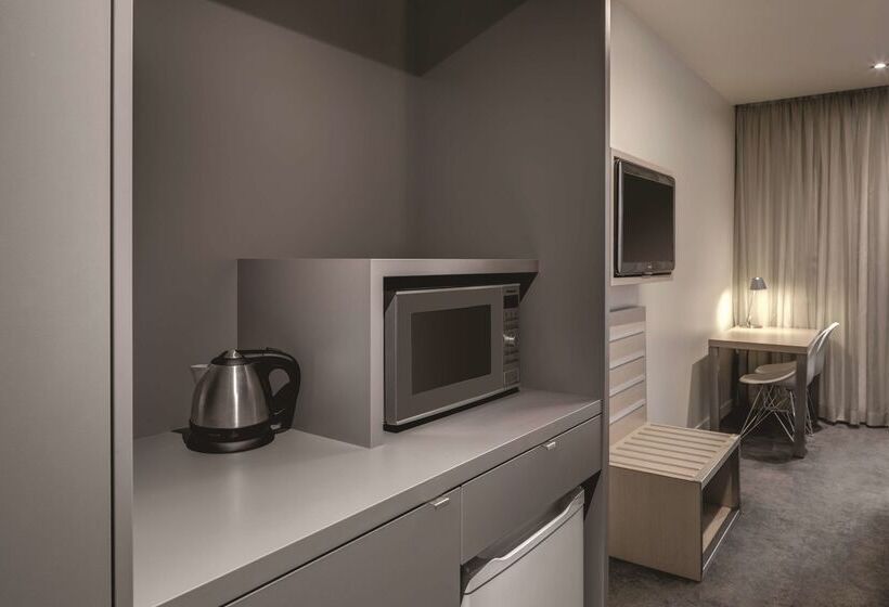 Travelodge Hotel Melbourne Docklands