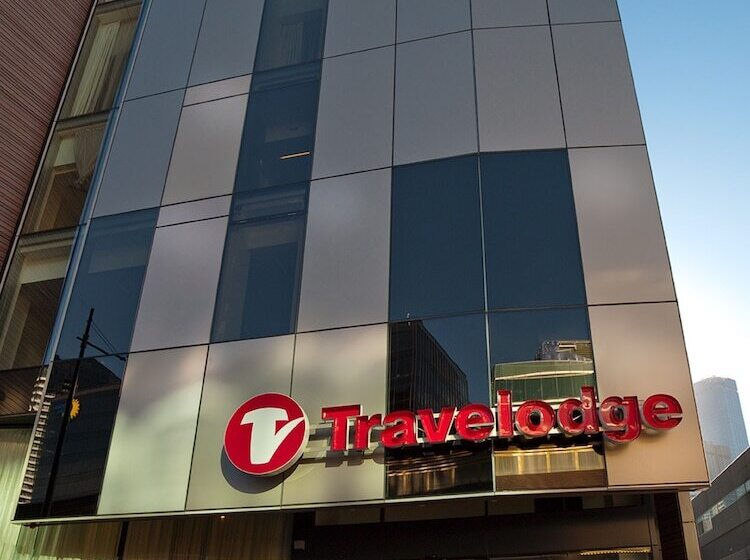 هتل Travelodge  Melbourne Docklands