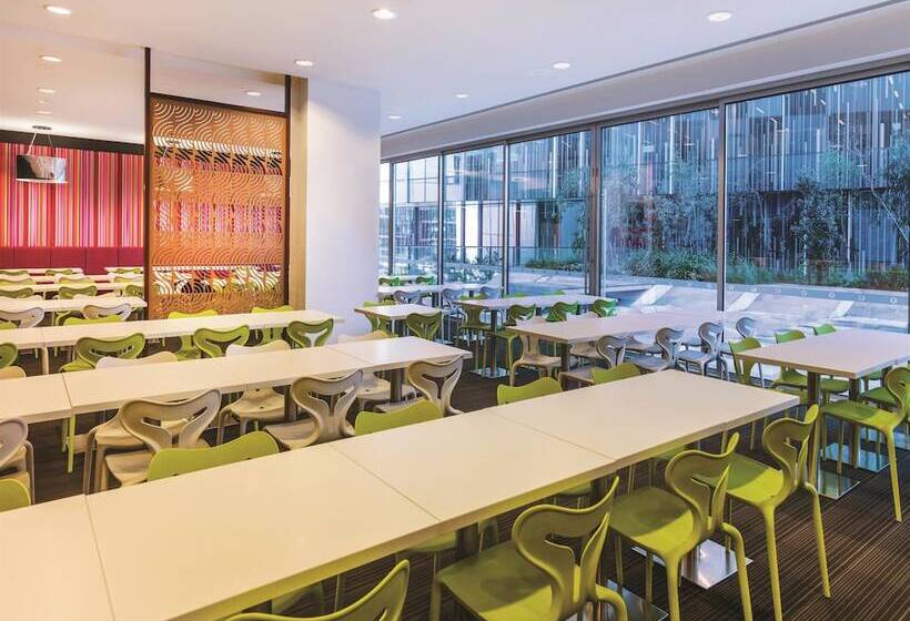 Travelodge Hotel Melbourne Docklands