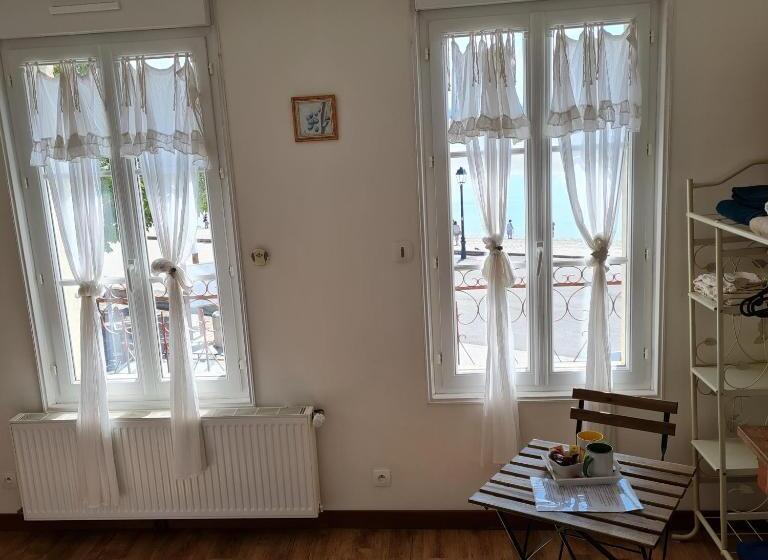 住宿加早餐  Les Mouettes Blessées