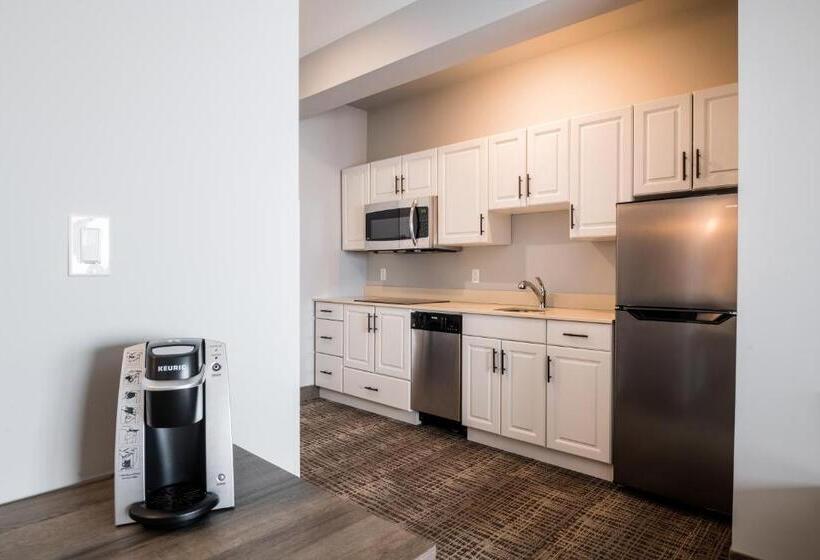 هتل Amsterdam Inn & Suites Florenceville