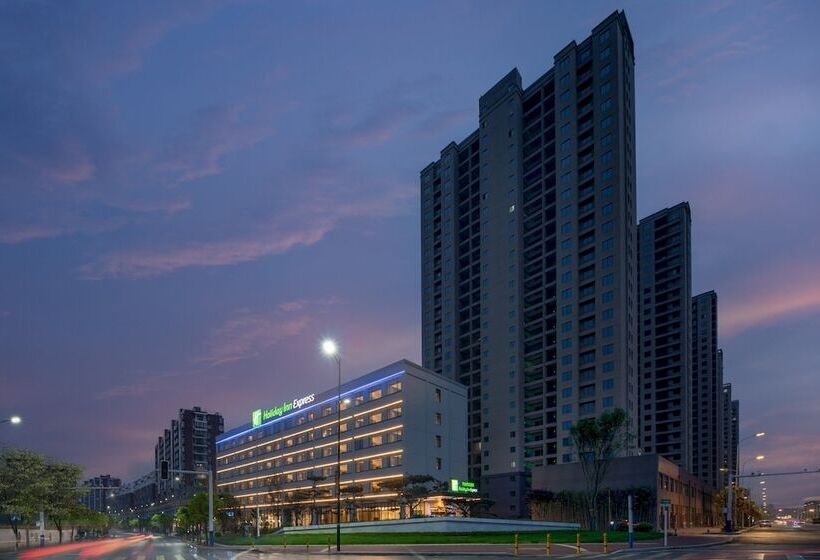 هتل Holiday Inn Express Jingdezhen Ancient Town By Ihg