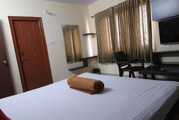 هتل Maruthi Residency Inn L B Nagar