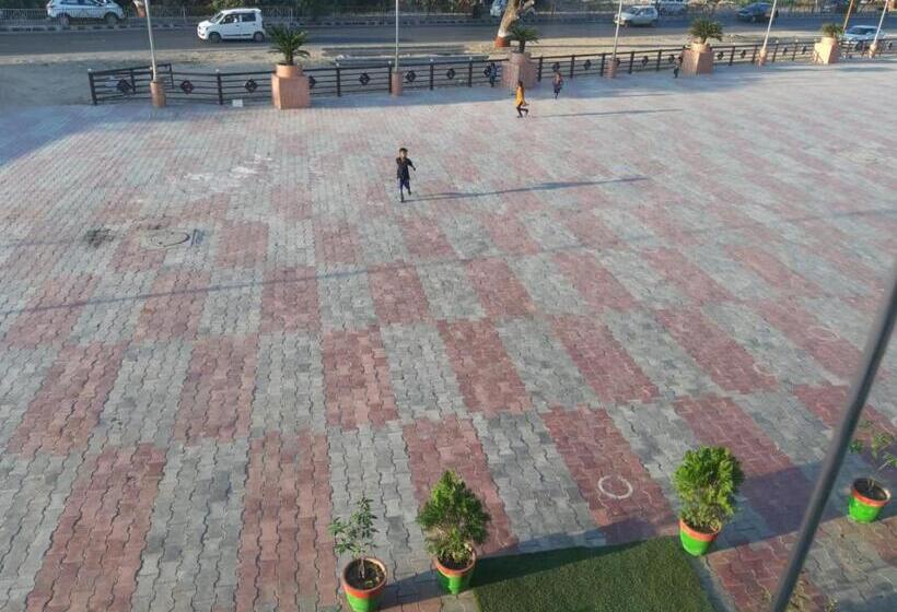 The Grand Piano   Best Business Hotel In Patan