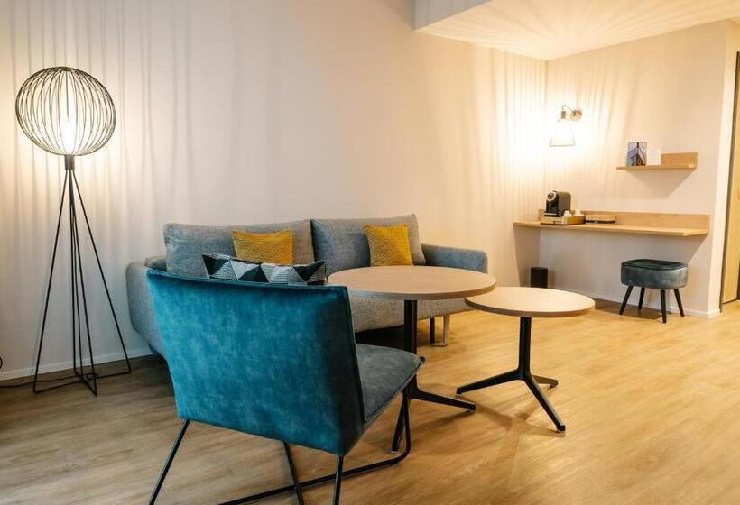 Loom Hotel & Skybar