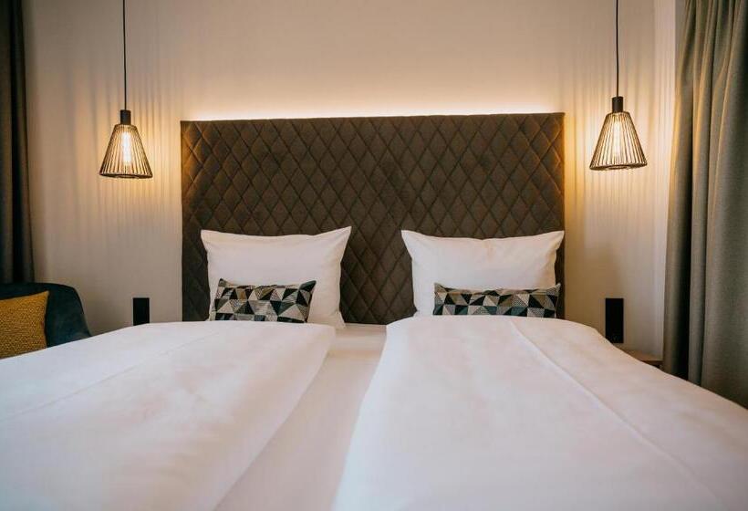 Loom Hotel & Skybar