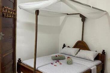 Sanaa Hostel
