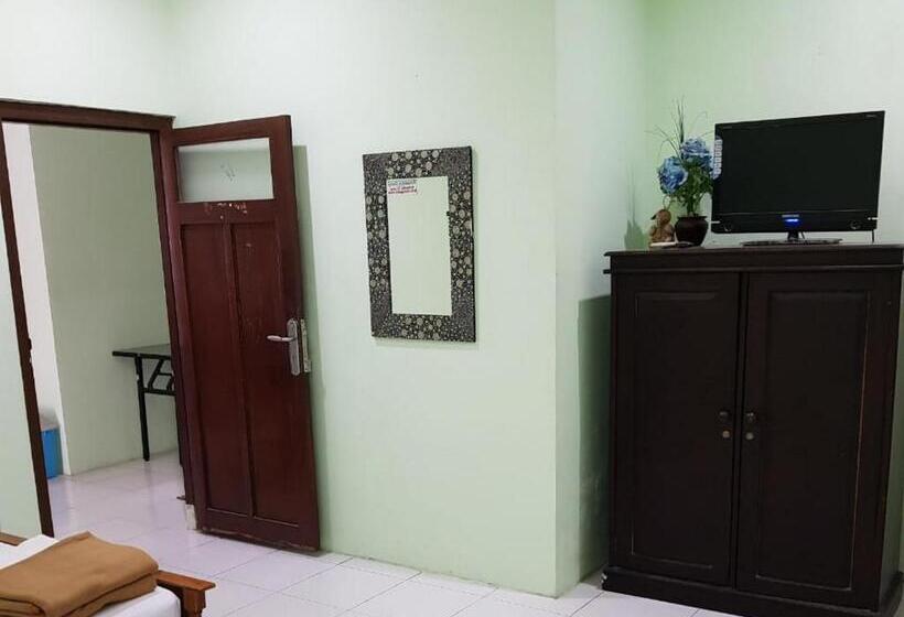Пансион Embe Pitoe Syariah Gejayan Mitra Reddoorz