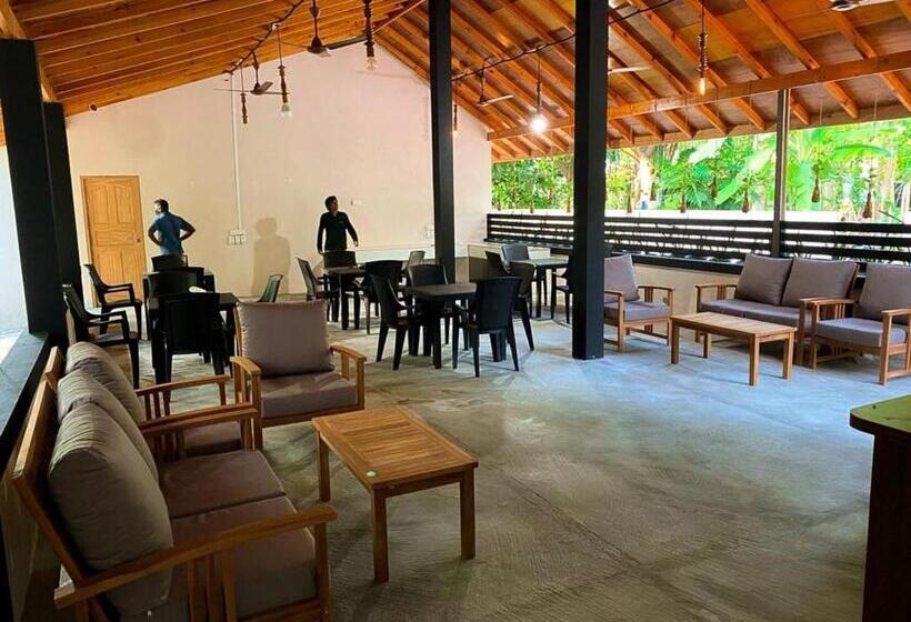 پانسیون Kingsway Thoddoo Maldives