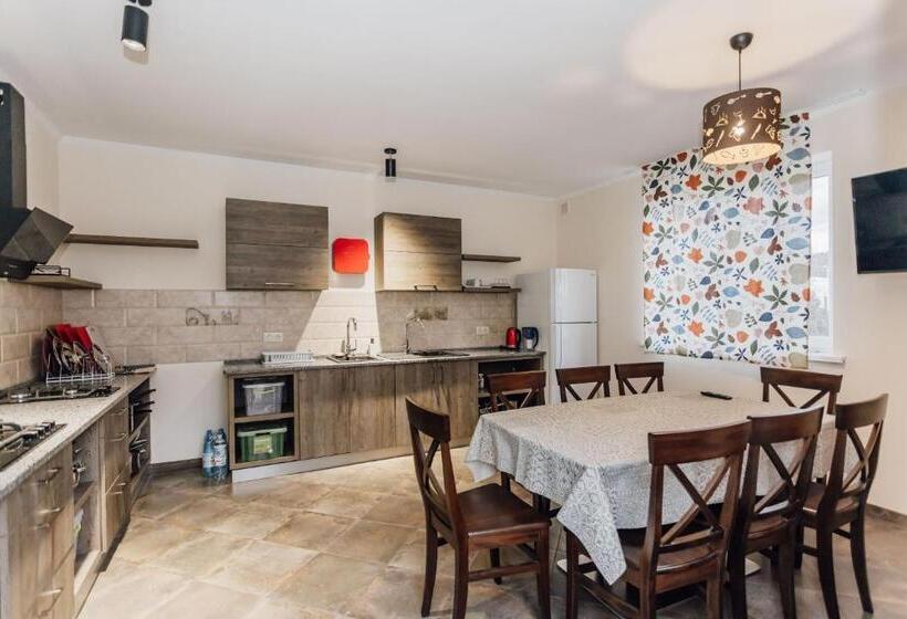بنسيون Villa Grey House