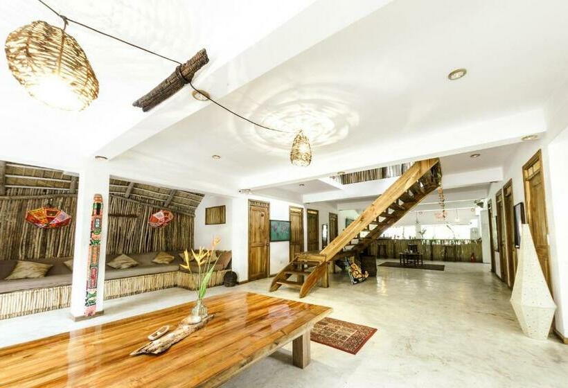 Ganesh Hostel & Shivas Bungalows