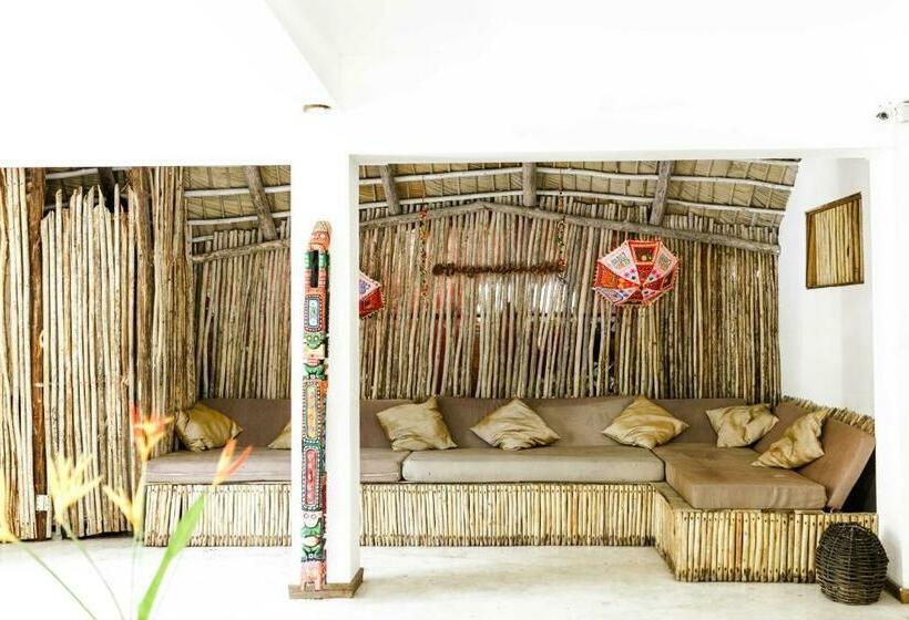 Ganesh Hostel & Shivas Bungalows