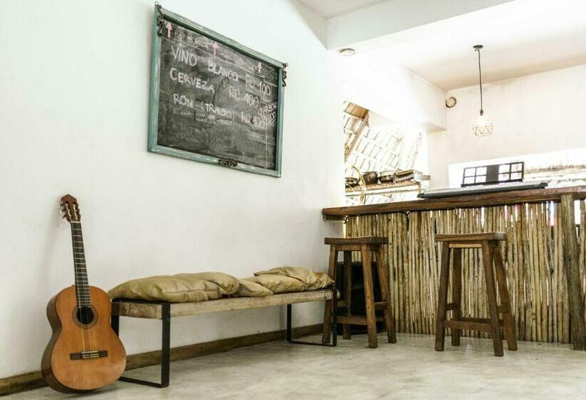 Ganesh Hostel & Shivas Bungalows