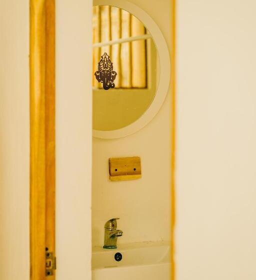 Ganesh Hostel & Shivas Bungalows