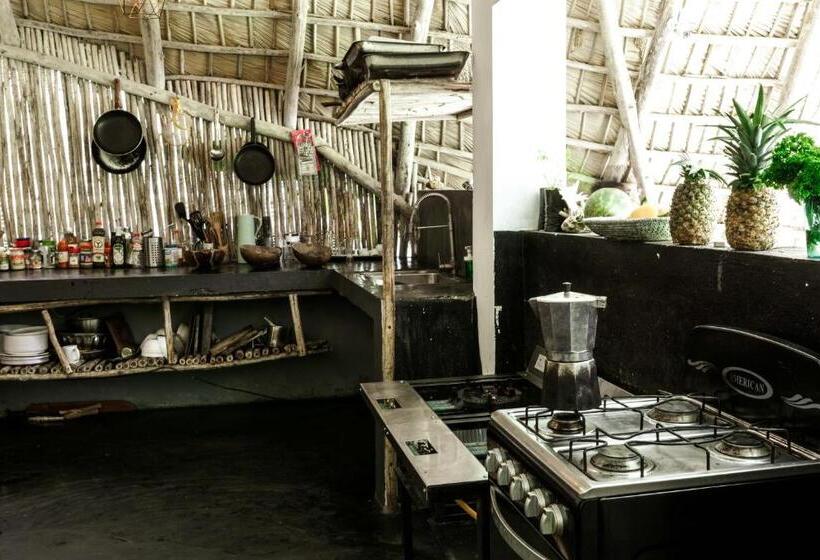 Ganesh Hostel & Shivas Bungalows