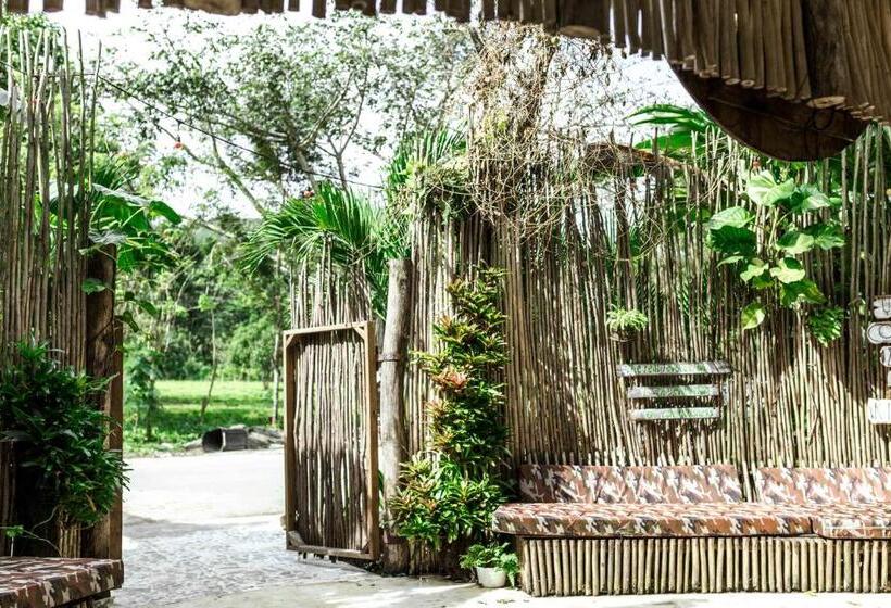 Ganesh Hostel & Shivas Bungalows