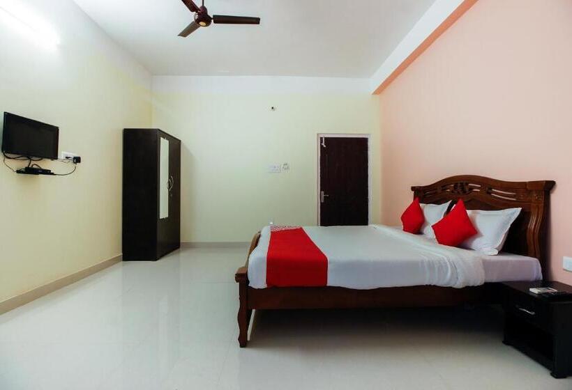 هتل Collection O Aditya Guest House 1