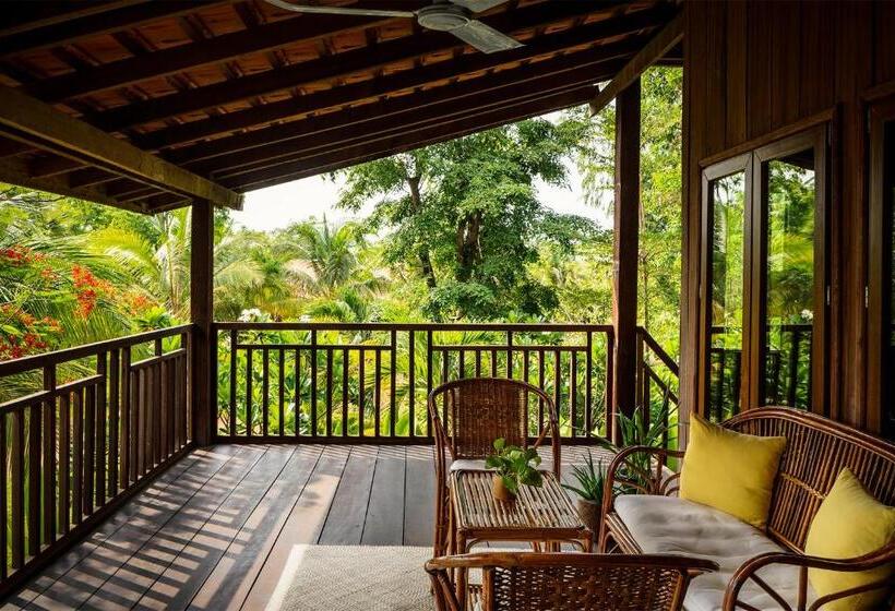 هتل Farmhouse Resort & Spa