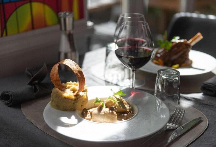 Отель Logis Hostellerie & Restaurant Du Marché