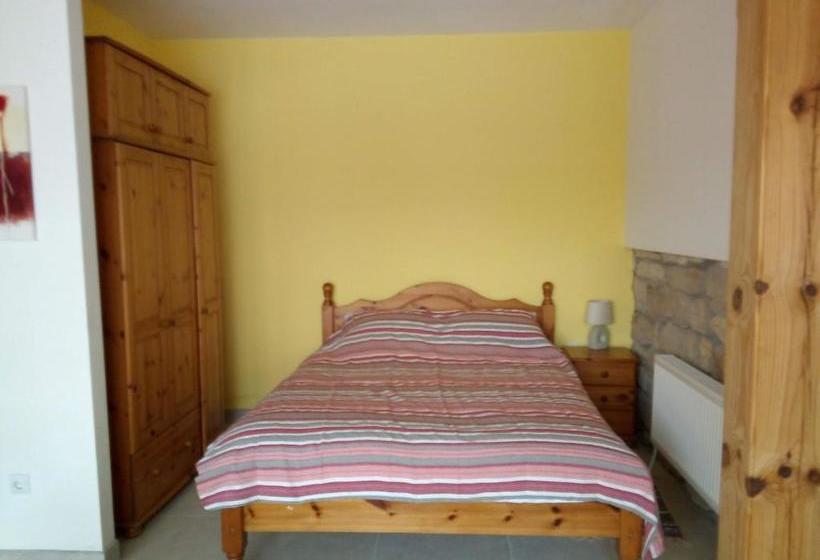 Пансион Studio Apartment In Palamartsa