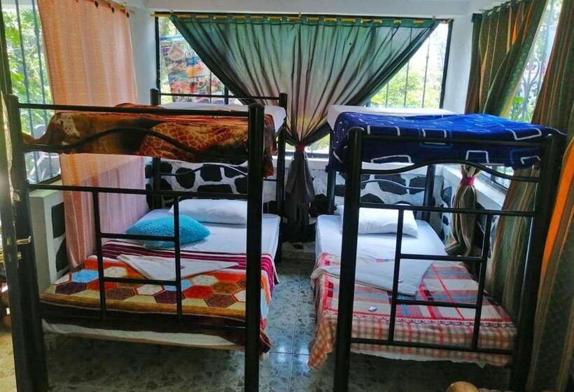 هاستل Termales El Escondite
