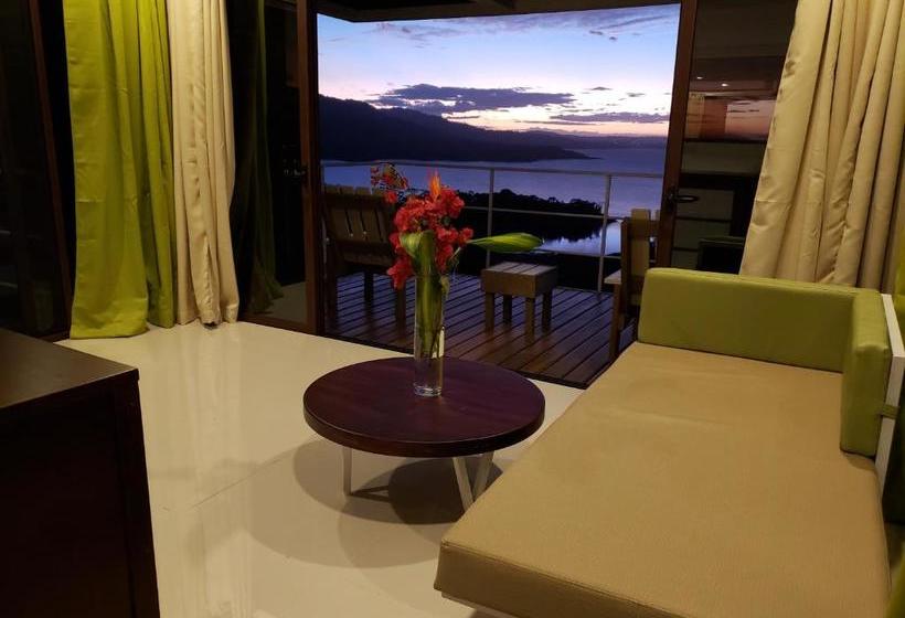 בית מלון כפרי Laguna Arenal