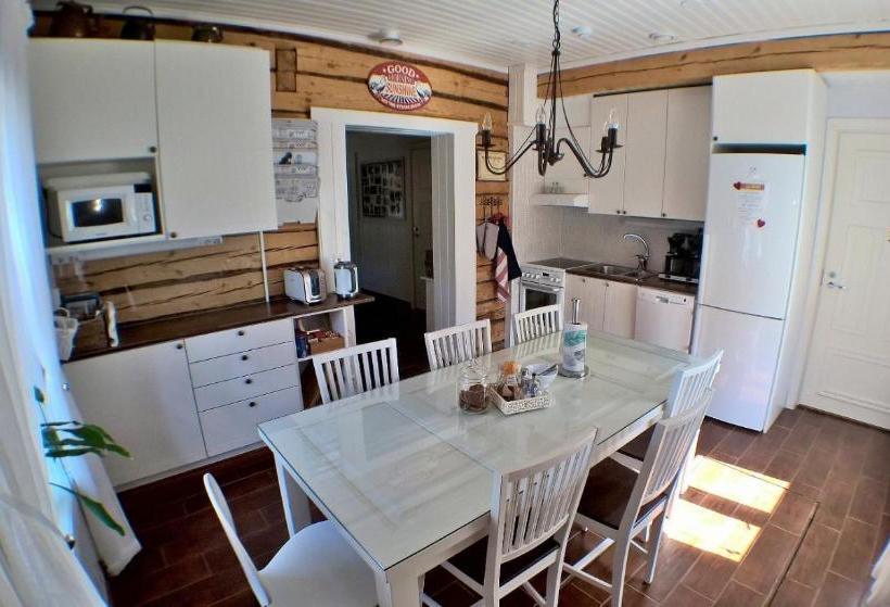 בית מלון כפרי Vääksyn Apteekinmajoitus