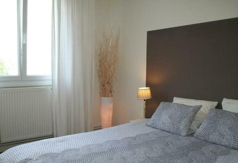 膳宿费 Merlin Les Pieds Dans L Eau