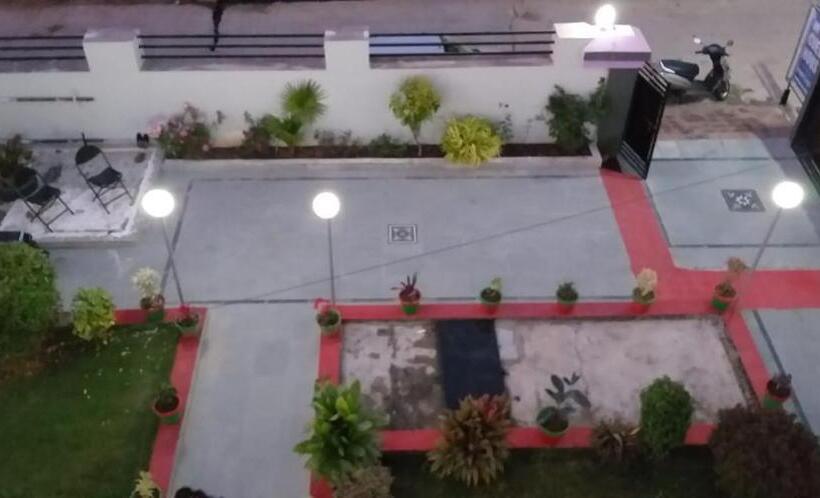 بنسيون Om Shanti Guest House