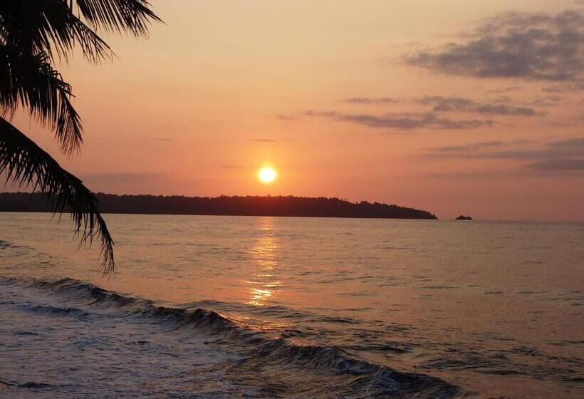 هتل Cabañas Refugio Salomon