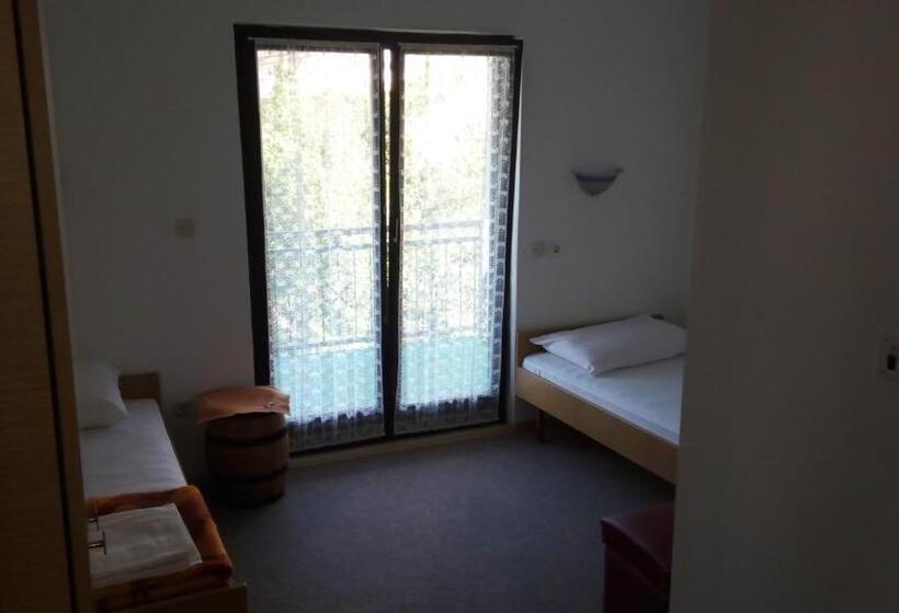 پانسیون Rooms Rafomarija