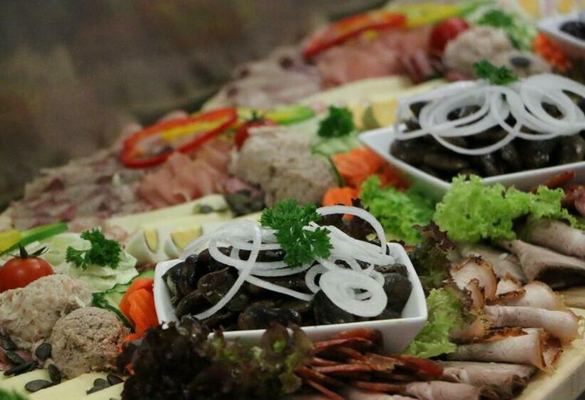 ユースホステル Gustoplatzl